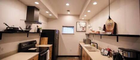 Refrigerador, microondas, horno y parrilla de estufa