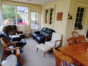 Smart-TV, Kamin, Videothek, Stereoanlage