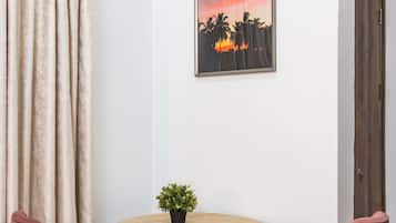Premium Studio Suite | In-room dining