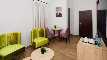 Premium Studio Suite | Living area | Smart TV, Netflix, streaming services