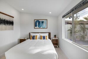 4 bedrooms, desk, iron/ironing board, free WiFi