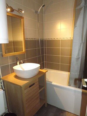 Kombination af bruser/badekar