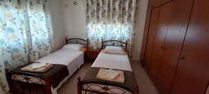 3 bedrooms, iron/ironing board, free WiFi, bed sheets