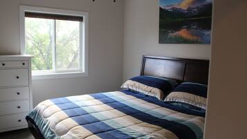 4 habitaciones, tabla de planchar con plancha, wifi y ropa de cama