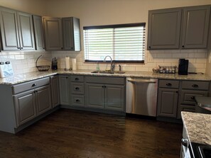Microwave, oven, stovetop, dishwasher - Colorado views, Downtown fun! (Windsor)