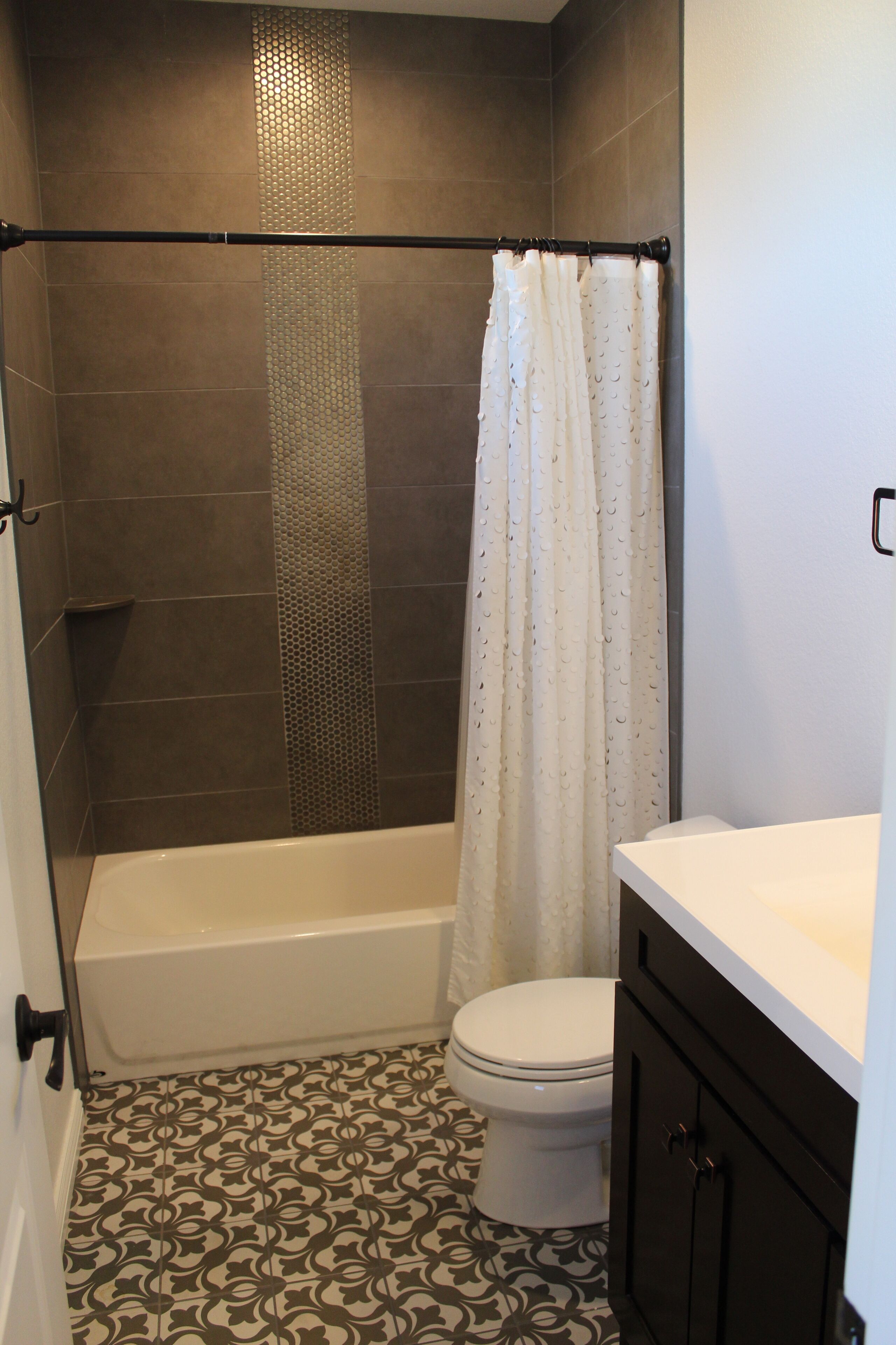 Combined shower/bathtub, towels, soap, toilet paper