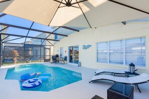 Piscine intérieure, piscine chauffée