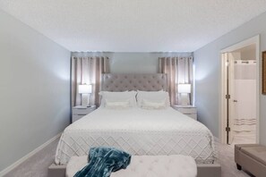 6 quartos, ferros/tábuas de passar roupa, berço de viagem