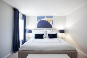 6 chambres, fer et planche à repasser, lit de bébé portatif