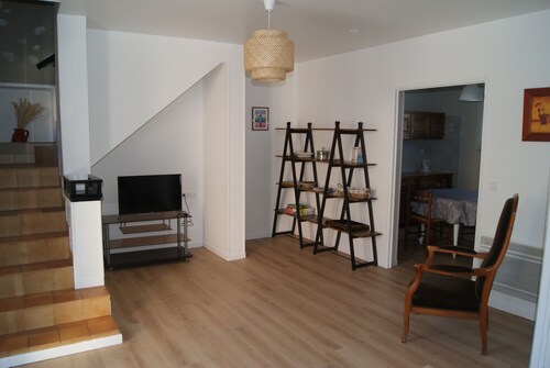 Near LAMOTTE BEUVRON house