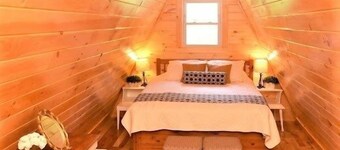 Berkshires Cabin steps from Lake