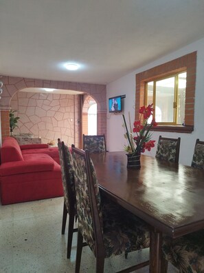 32-inch Smart TV with digital channels, TV, Netflix - Casa Dahlia Queretaro (Querétaro)