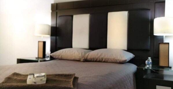 Minibar, individually decorated, individually furnished - Casa Dahlia Queretaro (Querétaro)