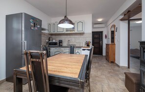 Dining - Awesome home in Koromacno with WiFi (Koromacno)