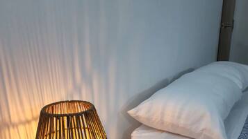 Muebles diferentes, tabla de planchar con plancha y wifi gratis