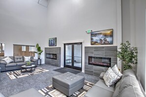 Smart TV, fireplace, ping pong