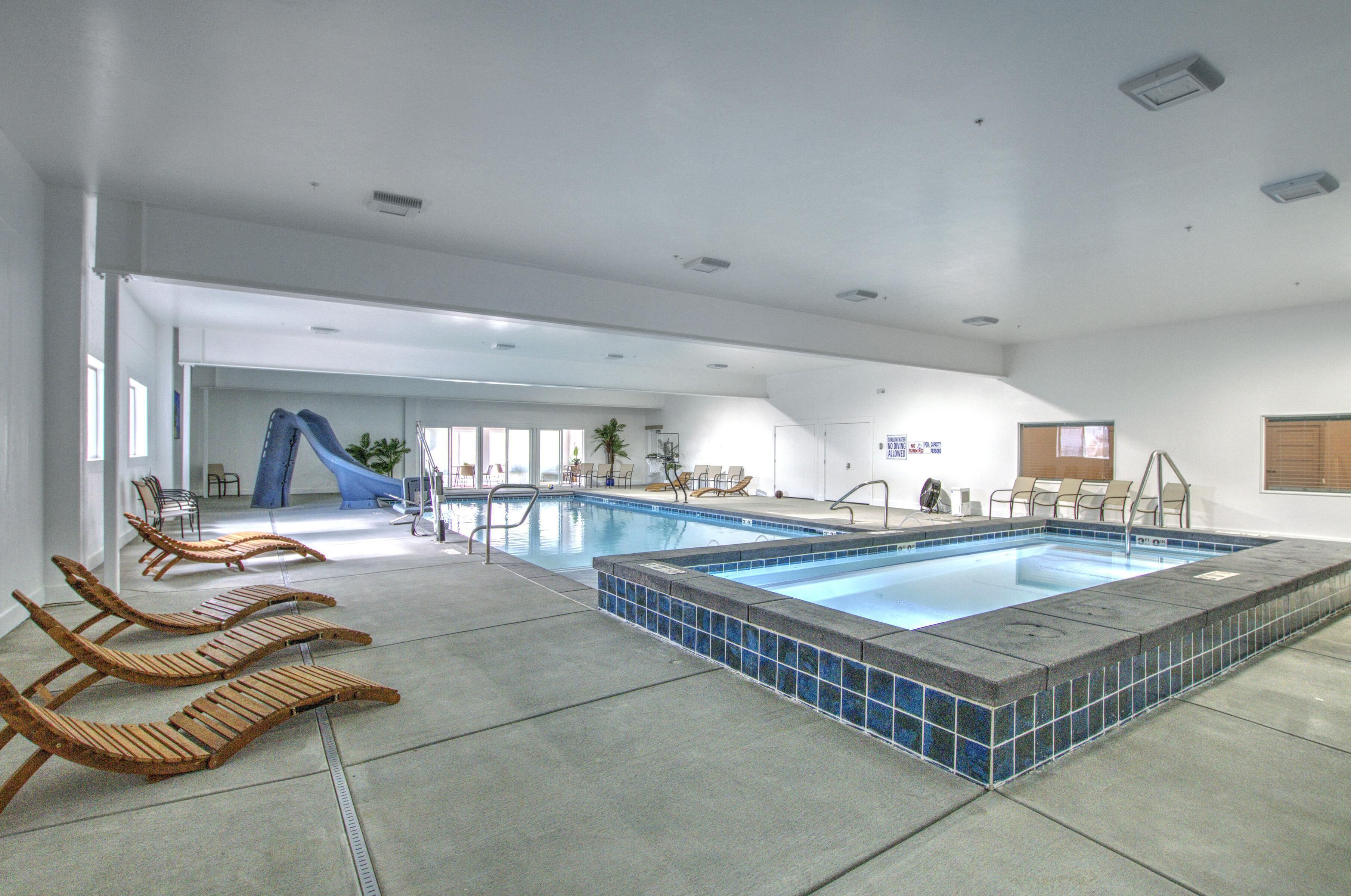 Townhome 27 & 28 at Waterdance - 6 Beds/8 Bath and Rec Center