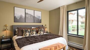 2 soveværelser, skrivebord, strygejern/strygebræt, weekendseng