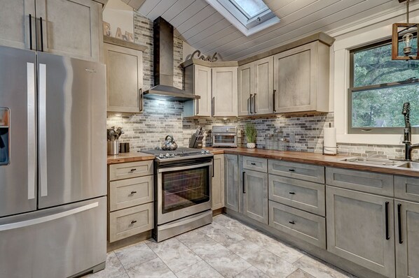 冰箱、微波炉、烤箱、炉灶