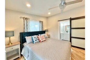 Room - Modern Chic Cozy ★ Beautiful Newly Renovated Home 5 min from The Domain (Austin)