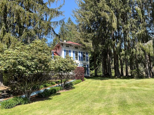 1860 Spencer House - 6 bedroom / 6 bath home, 10 minutes  to Dreams Park