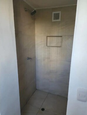 Standard Room | Bathroom | Shower, rainfall showerhead, hair dryer, towels
