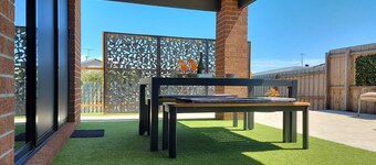 *Winter discount* Spacious modern dog & family friendly home, close to the beach
