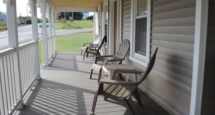 Alan's Corner - 4 bedroom / 4 bath, pool, less than 5 minutes to Dreams Park