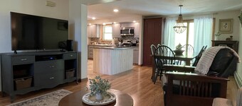 Alana Bertch Cottage, Recently renovated 4 bedroom, 3 bath near All Star Village