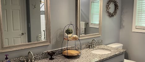 Een douche, een haardroger, handdoeken