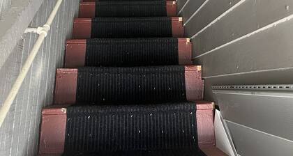 Apple Tree Apt 2, Charming 2nd fl apt, under 5 minutes to Dreams Park