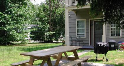Apple Tree Apt 2, Charming 2nd fl apt, under 5 minutes to Dreams Park