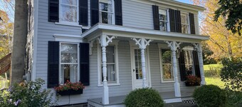 Applewood - Pristine Farmhouse across the street from CDP