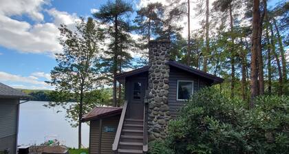 Ardeevin - Goodyear Lake - Panoramic lake views, fire pit on waterfront