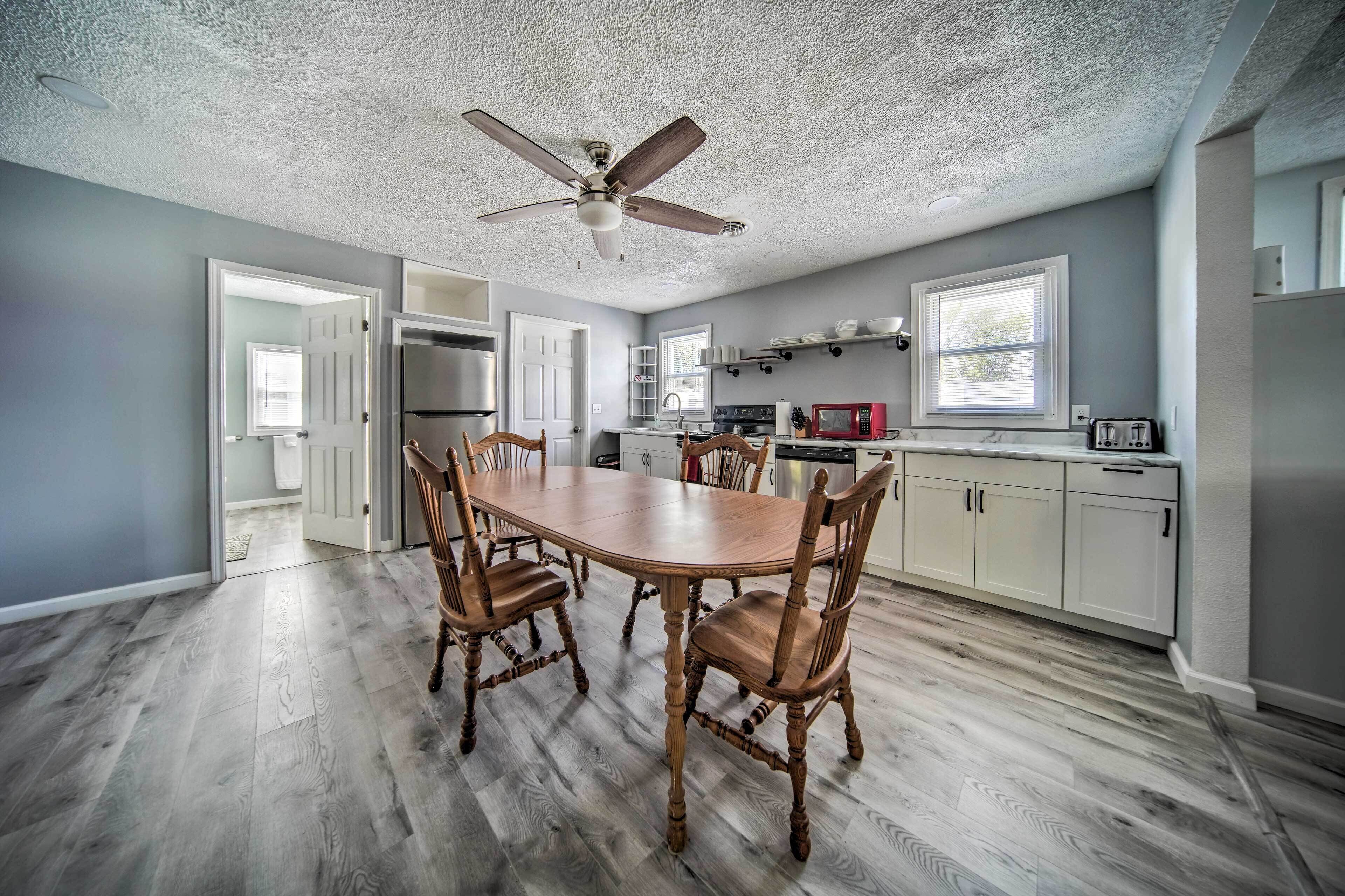 Spacious Geneva House < .5 Mi to The Strip!