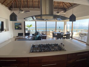 Interior - Punta Esmeralda, 4 bedroom, luxury condominium with spectacular view. (Cruz de Huanacaxtle)
