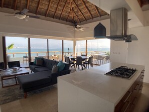 Interior - Punta Esmeralda, 4 bedroom, luxury condominium with spectacular view. (Cruz de Huanacaxtle)