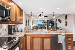 Condo, varias camas (Holualoa Bay Villas#105) | Cocina privada