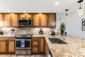 Condo, Multiple Beds (Holualoa Bay Villas#105) | Private kitchen
