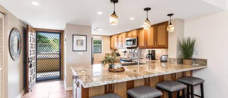 Condo, varias camas (Holualoa Bay Villas#105) | Cocina privada