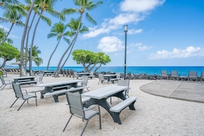 Beach - Kona Isle C38, Top Floor, Corner, Remodeled, AC! (Kailua-Kona)