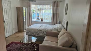 1 Schlafzimmer, Bügeleisen/Bügelbrett, kostenloses WLAN, Bettwäsche