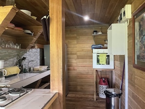 KĂŒhlschrank, Mikrowelle, Ofen, Herdplatte