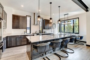 Fridge, microwave, oven, stovetop - Riverfront Chalet 112 I Rooftop Hot Tub I Great Views I Best Price I Discounted Attractions (Winter Park)