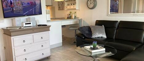 Televisión, tenis de mesa y estéreo