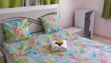 3 Schlafzimmer, Zimmersafe, Schreibtisch, Bügeleisen/Bügelbrett