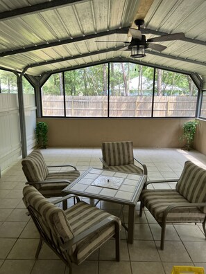 Property grounds - A beautiful clean home, ready to receive guests, in a cozy ambient setting. (Bay St. Louis)