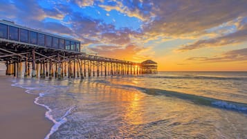 Beach nearby, sun-loungers, beach towels
