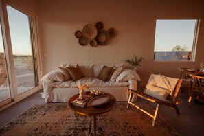 Smart TV - Casa Bella - Private Getaway w/ Pool - Spa - Views (Landers)