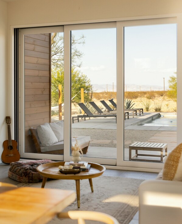 Smart TV - Casa Bella - Private Getaway w/ Pool - Spa - Views (Landers)